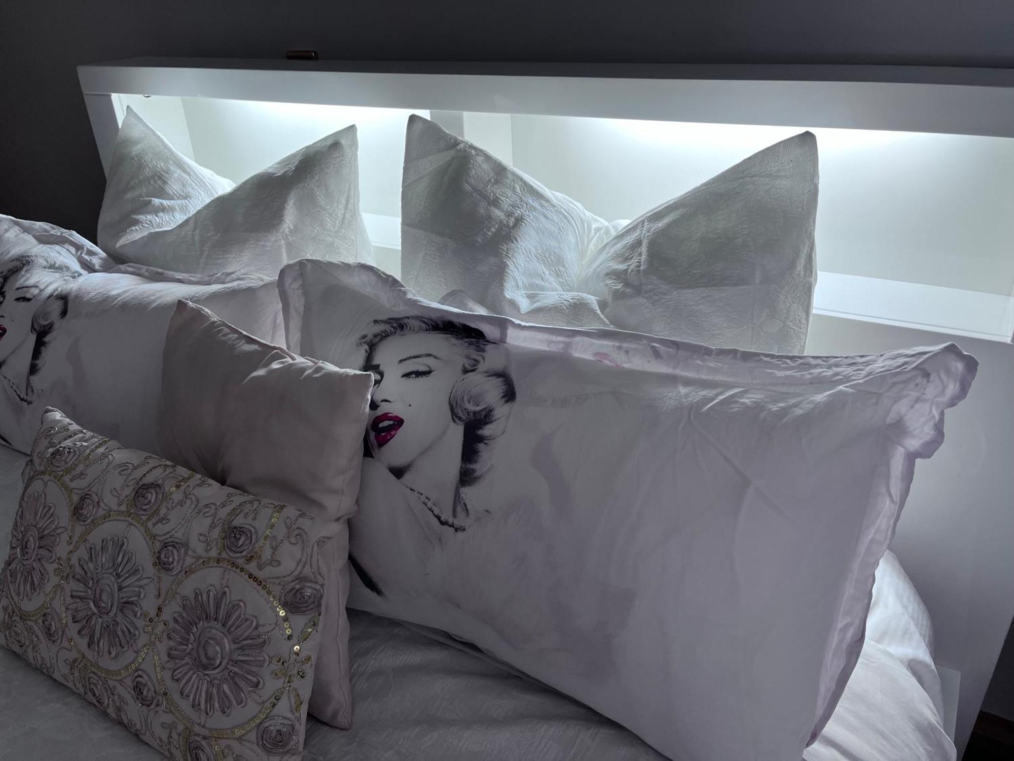 Breakfast At Tiffanys Bed & Breakfast ควีนส์ทาวน์ ภายนอก รูปภาพ